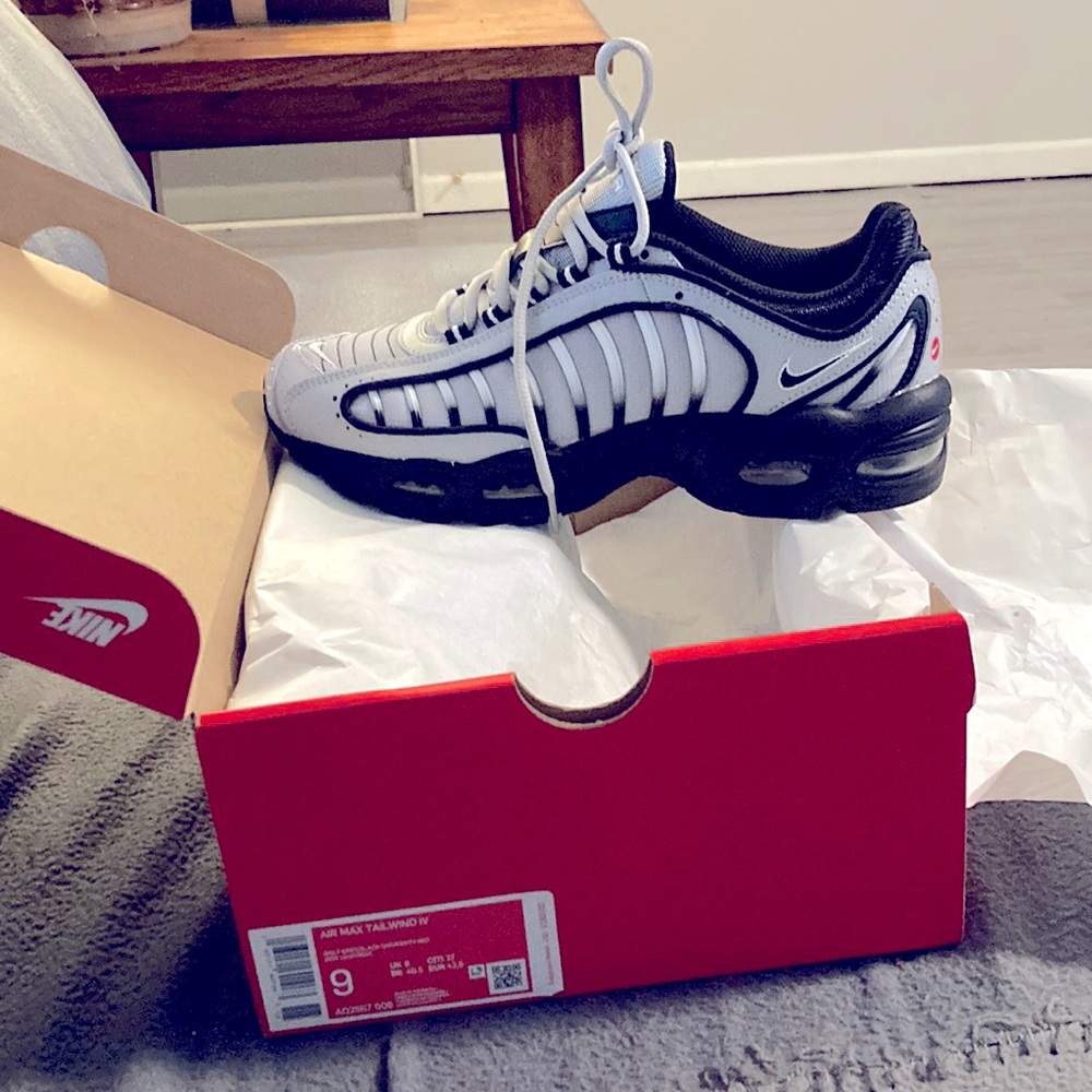 Nike sz 9 Mens brand New,AirMax tailwind IV